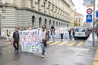 Les conditions de vie dans les centres de retour pour les personnes sous le régime de l'aide d'urgence et faisant l'objet d'une décision de renvoi exécutoire sont régulièrement dénoncées (archives).
